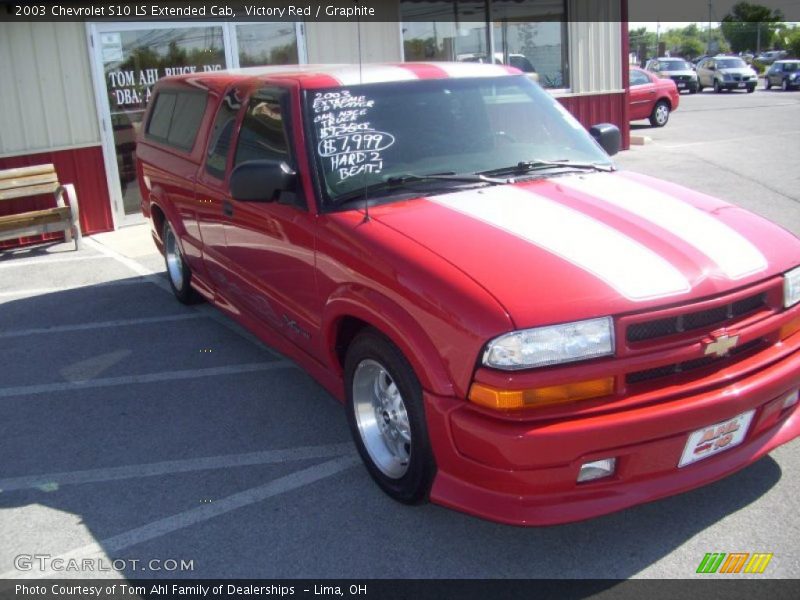 Victory Red / Graphite 2003 Chevrolet S10 LS Extended Cab