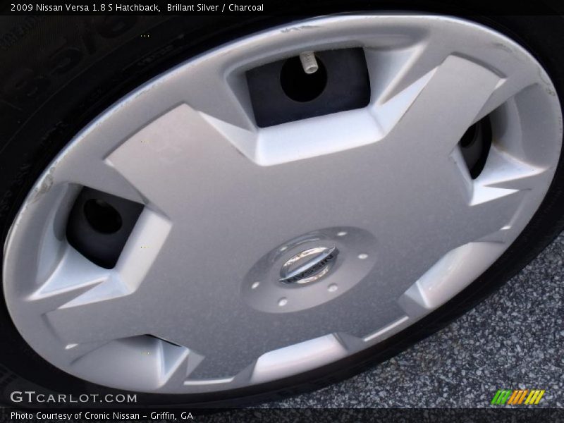 Brillant Silver / Charcoal 2009 Nissan Versa 1.8 S Hatchback