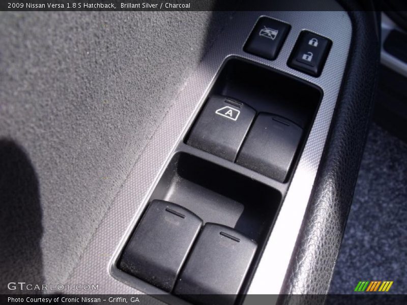 Brillant Silver / Charcoal 2009 Nissan Versa 1.8 S Hatchback
