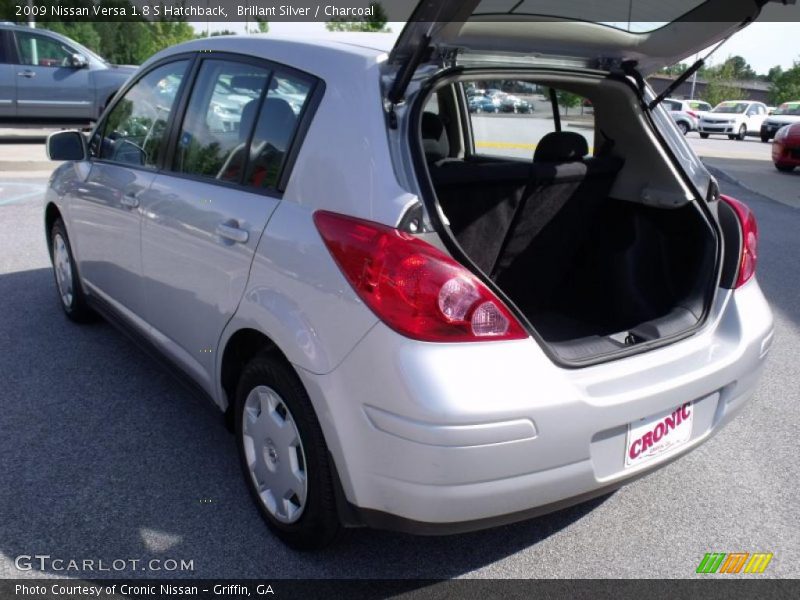 Brillant Silver / Charcoal 2009 Nissan Versa 1.8 S Hatchback