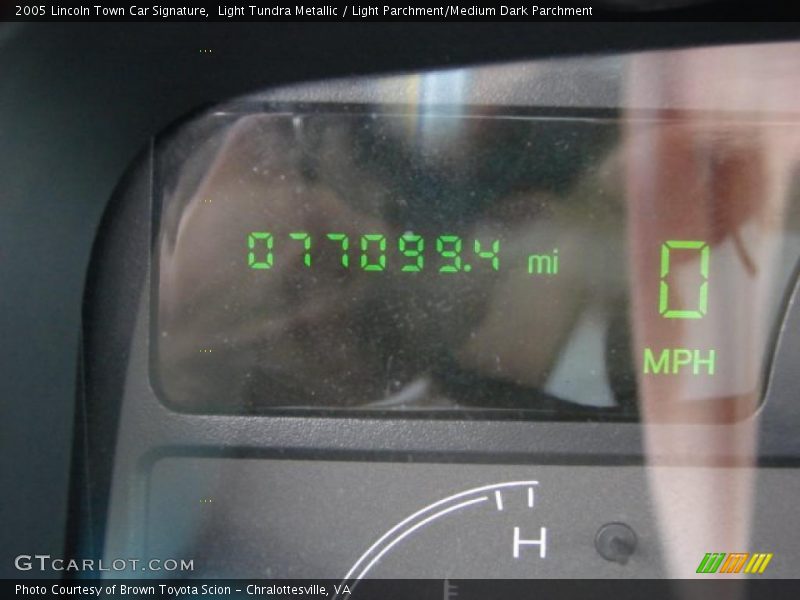 Light Tundra Metallic / Light Parchment/Medium Dark Parchment 2005 Lincoln Town Car Signature