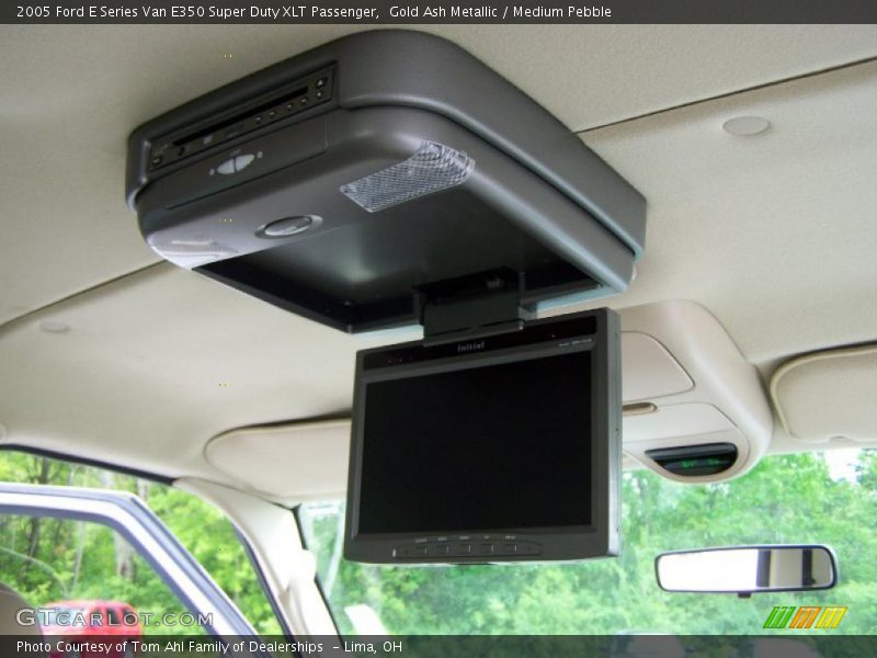 Gold Ash Metallic / Medium Pebble 2005 Ford E Series Van E350 Super Duty XLT Passenger