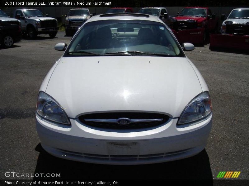 Vibrant White / Medium Parchment 2001 Ford Taurus SEL