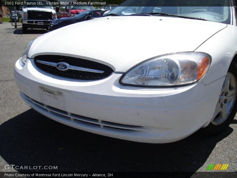 Vibrant White / Medium Parchment 2001 Ford Taurus SEL