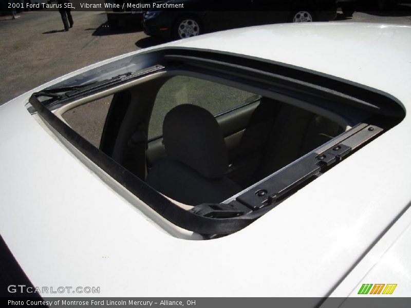 Vibrant White / Medium Parchment 2001 Ford Taurus SEL