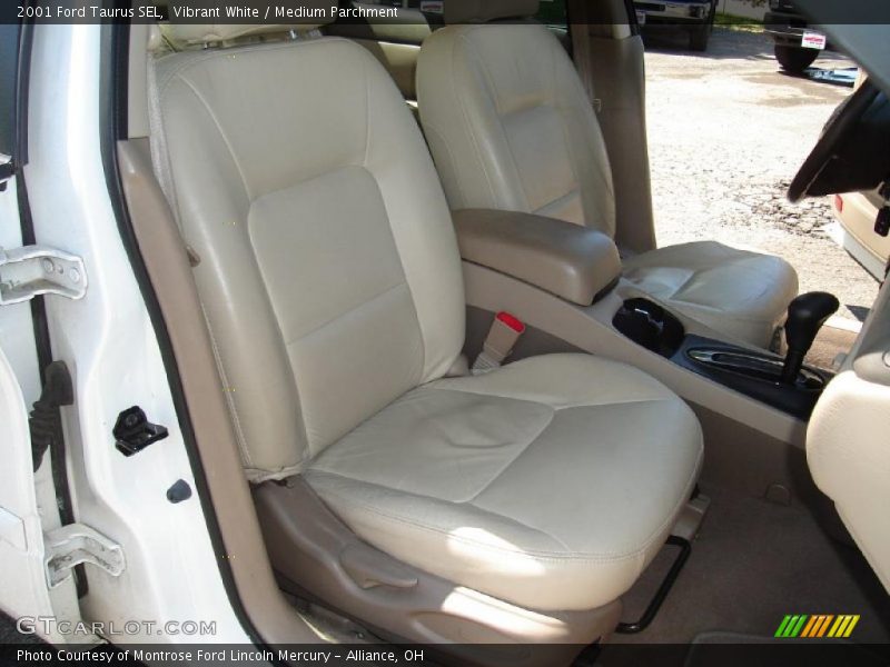 Vibrant White / Medium Parchment 2001 Ford Taurus SEL