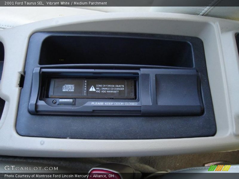 Vibrant White / Medium Parchment 2001 Ford Taurus SEL