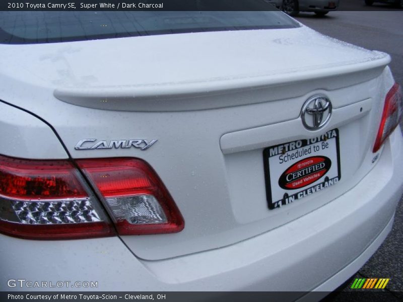 Super White / Dark Charcoal 2010 Toyota Camry SE