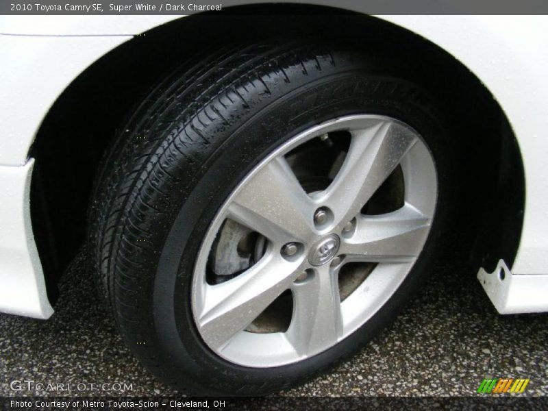 Super White / Dark Charcoal 2010 Toyota Camry SE