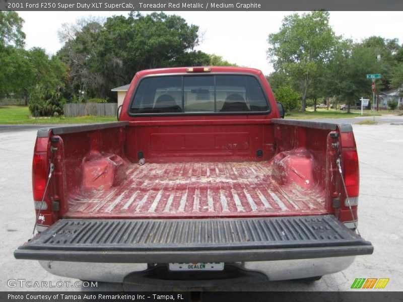 Toreador Red Metallic / Medium Graphite 2001 Ford F250 Super Duty XLT SuperCab