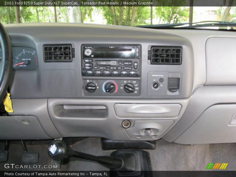 Toreador Red Metallic / Medium Graphite 2001 Ford F250 Super Duty XLT SuperCab