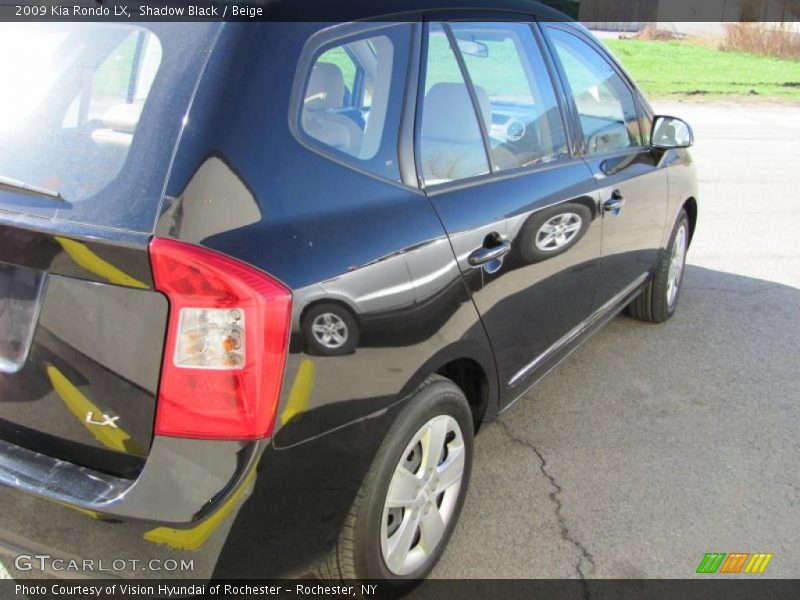 Shadow Black / Beige 2009 Kia Rondo LX