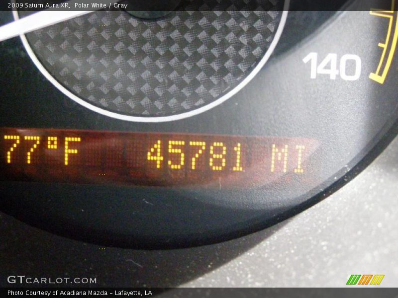 Polar White / Gray 2009 Saturn Aura XR