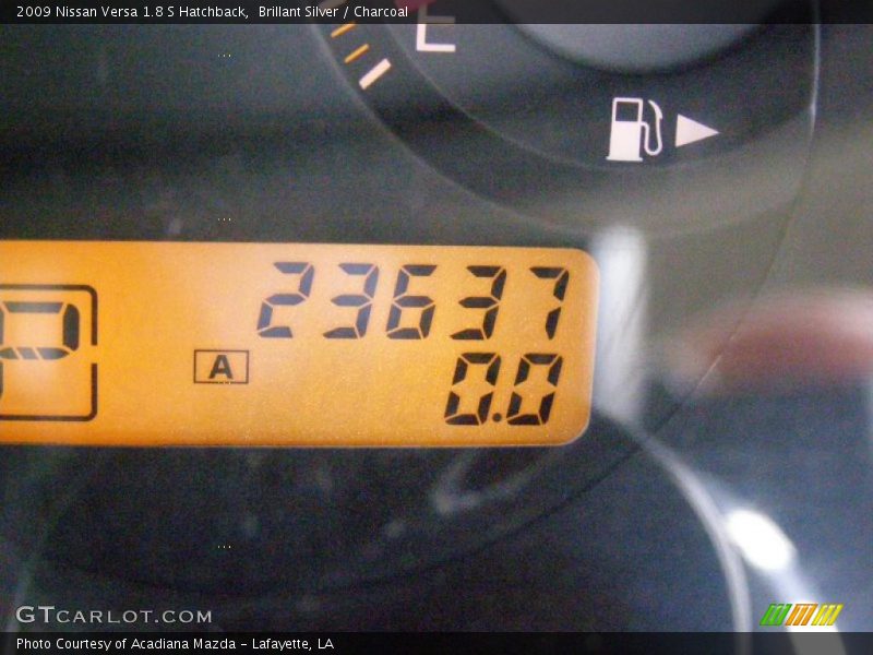 Brillant Silver / Charcoal 2009 Nissan Versa 1.8 S Hatchback