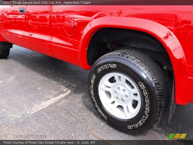 Flame Red / Taupe 2004 Dodge Dakota Sport Club Cab 4x4