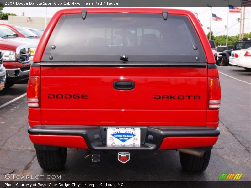 Flame Red / Taupe 2004 Dodge Dakota Sport Club Cab 4x4