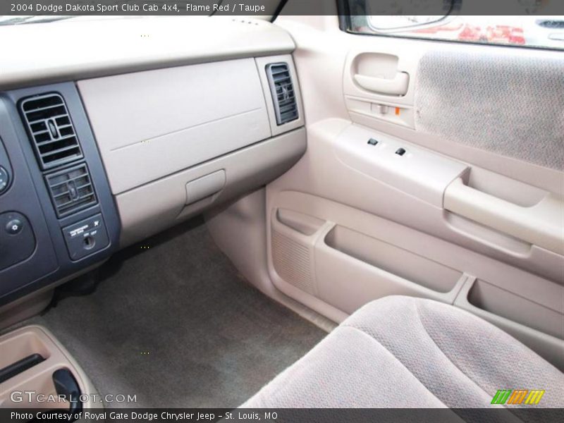 Flame Red / Taupe 2004 Dodge Dakota Sport Club Cab 4x4