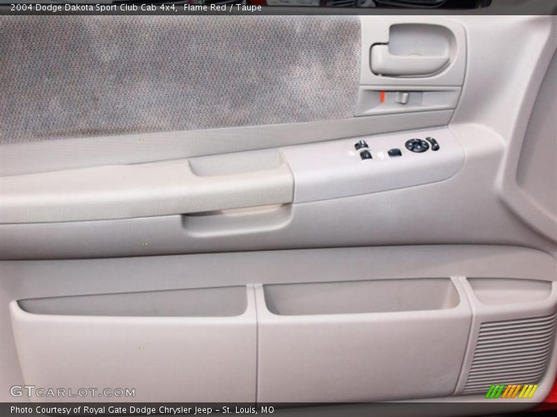 Flame Red / Taupe 2004 Dodge Dakota Sport Club Cab 4x4