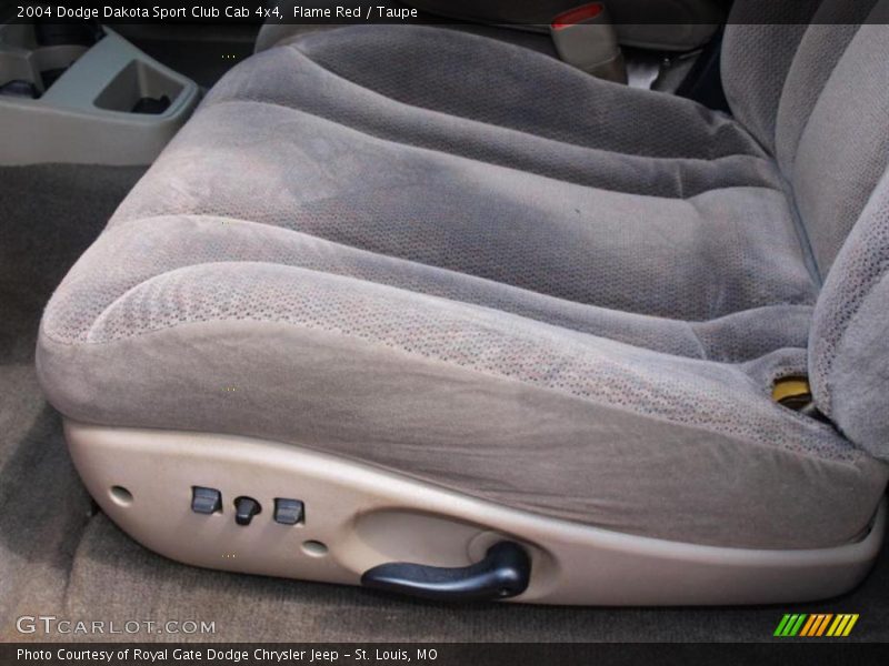 Flame Red / Taupe 2004 Dodge Dakota Sport Club Cab 4x4