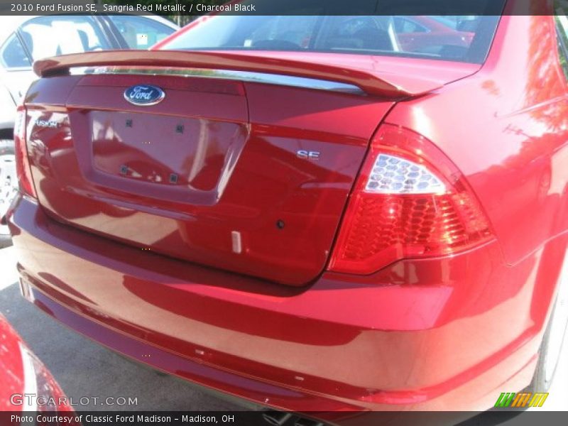 Sangria Red Metallic / Charcoal Black 2010 Ford Fusion SE