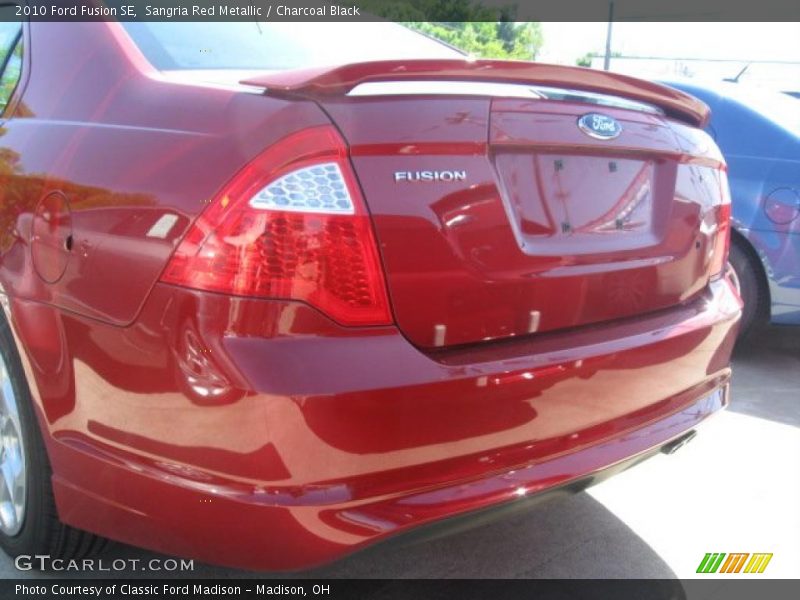 Sangria Red Metallic / Charcoal Black 2010 Ford Fusion SE