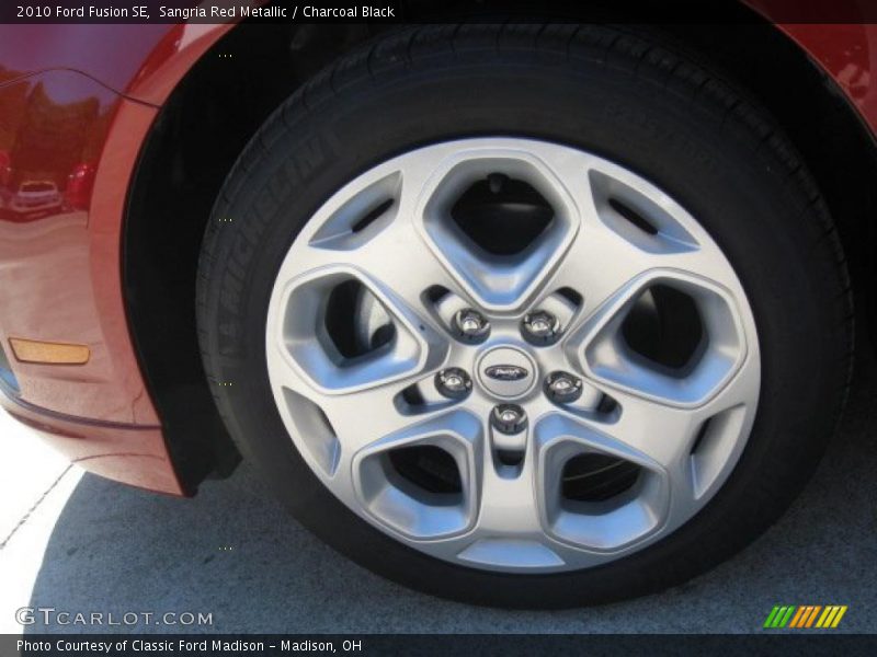 Sangria Red Metallic / Charcoal Black 2010 Ford Fusion SE