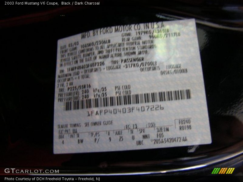 Black / Dark Charcoal 2003 Ford Mustang V6 Coupe
