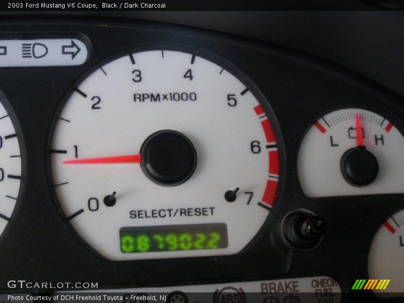 Black / Dark Charcoal 2003 Ford Mustang V6 Coupe