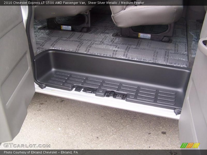 Sheer Silver Metallic / Medium Pewter 2010 Chevrolet Express LT 1500 AWD Passenger Van