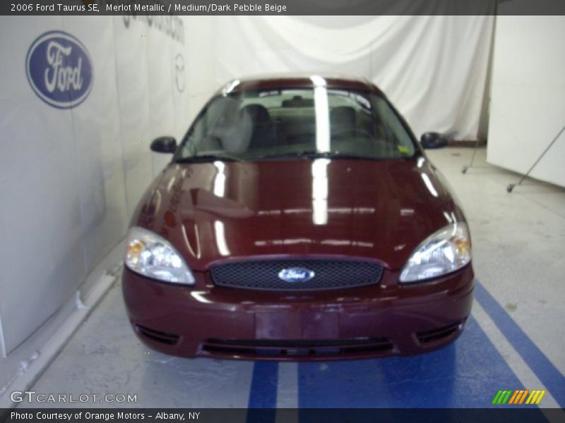 Merlot Metallic / Medium/Dark Pebble Beige 2006 Ford Taurus SE