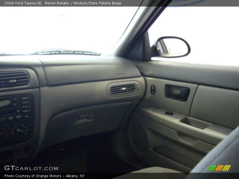 Merlot Metallic / Medium/Dark Pebble Beige 2006 Ford Taurus SE