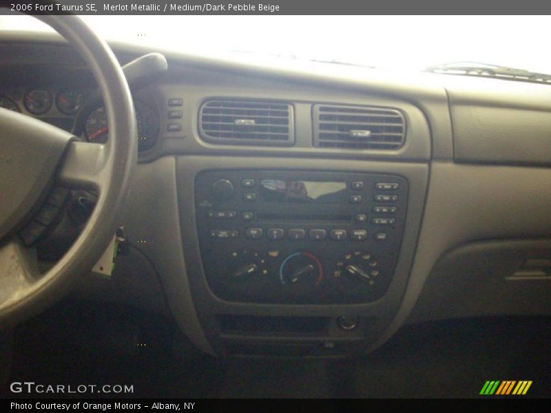 Merlot Metallic / Medium/Dark Pebble Beige 2006 Ford Taurus SE