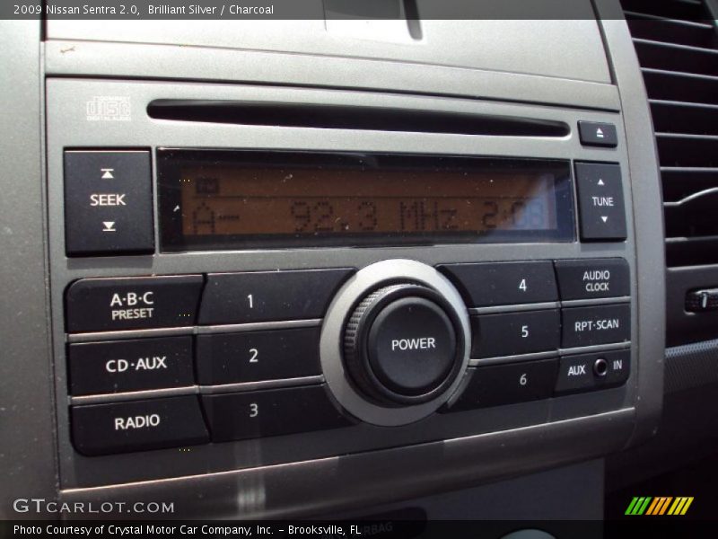 Brilliant Silver / Charcoal 2009 Nissan Sentra 2.0