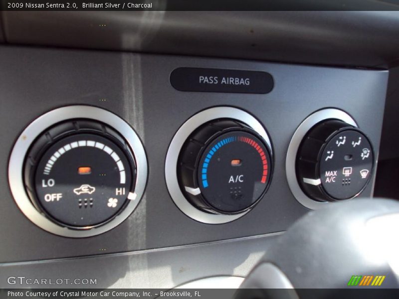 Brilliant Silver / Charcoal 2009 Nissan Sentra 2.0