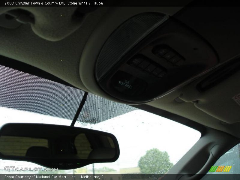 Stone White / Taupe 2003 Chrysler Town & Country LXi