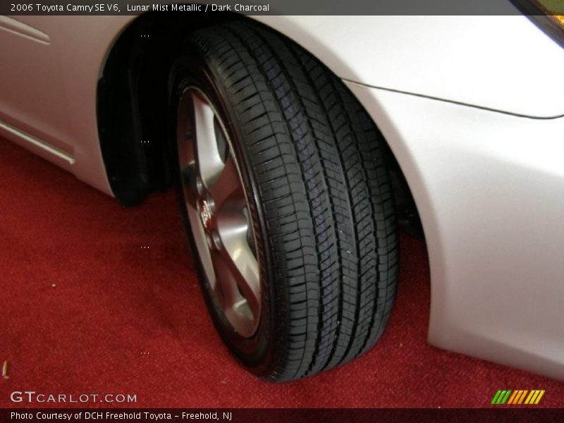 Lunar Mist Metallic / Dark Charcoal 2006 Toyota Camry SE V6