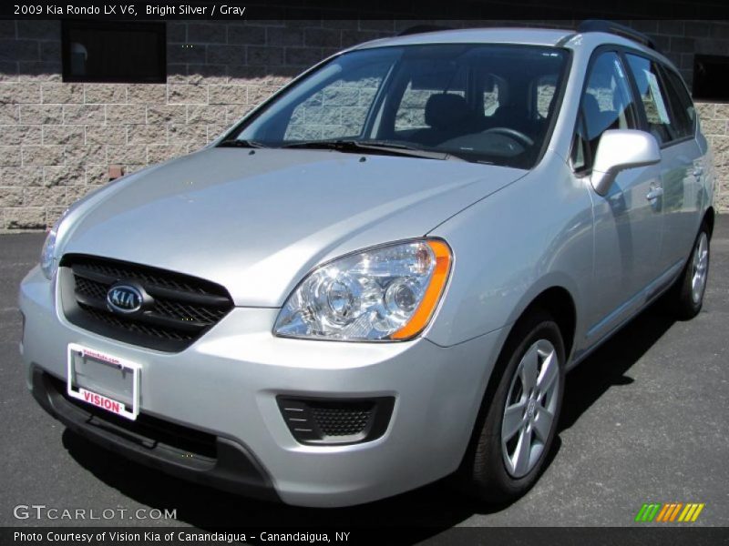 Bright Silver / Gray 2009 Kia Rondo LX V6