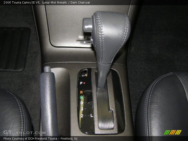 Lunar Mist Metallic / Dark Charcoal 2006 Toyota Camry SE V6