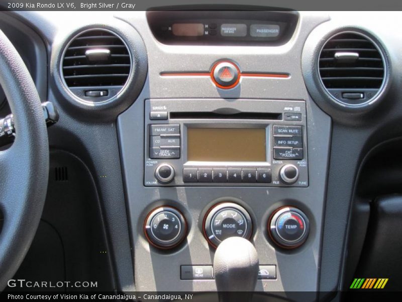Bright Silver / Gray 2009 Kia Rondo LX V6