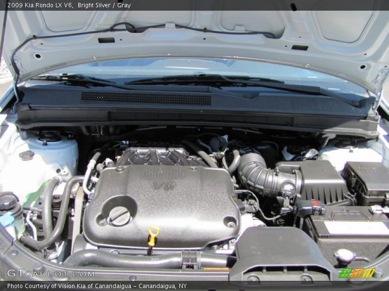 Bright Silver / Gray 2009 Kia Rondo LX V6