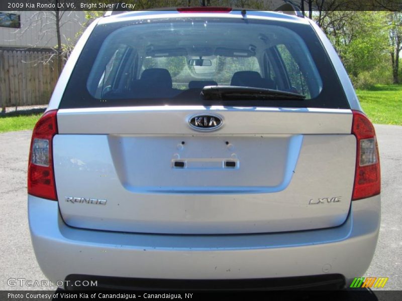 Bright Silver / Gray 2009 Kia Rondo LX V6