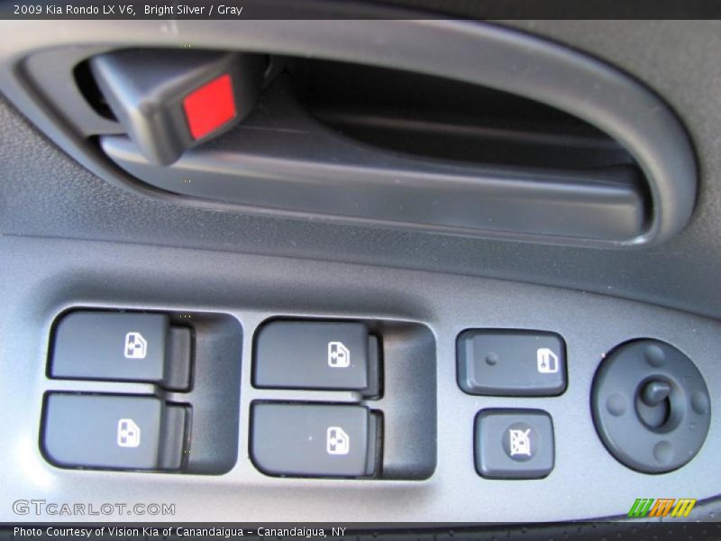 Bright Silver / Gray 2009 Kia Rondo LX V6