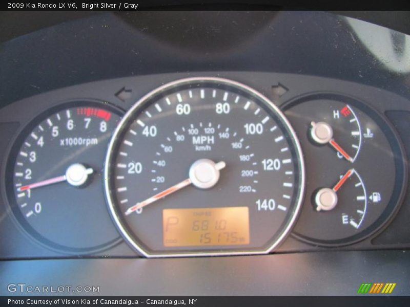 Bright Silver / Gray 2009 Kia Rondo LX V6