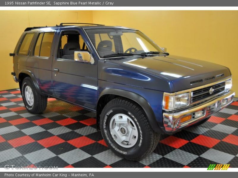 Sapphire Blue Pearl Metallic / Gray 1995 Nissan Pathfinder SE