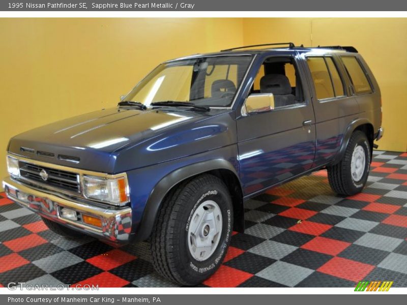 Sapphire Blue Pearl Metallic / Gray 1995 Nissan Pathfinder SE