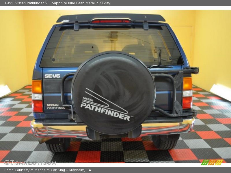 Sapphire Blue Pearl Metallic / Gray 1995 Nissan Pathfinder SE