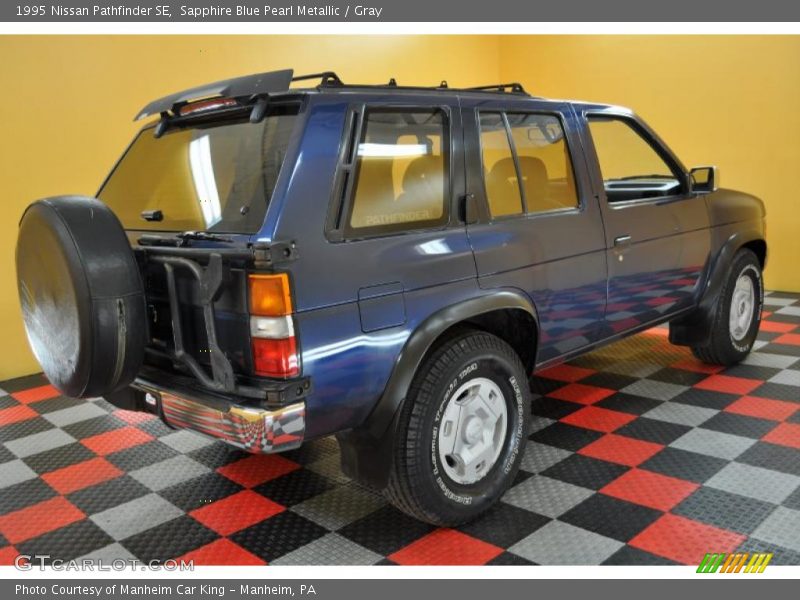 Sapphire Blue Pearl Metallic / Gray 1995 Nissan Pathfinder SE