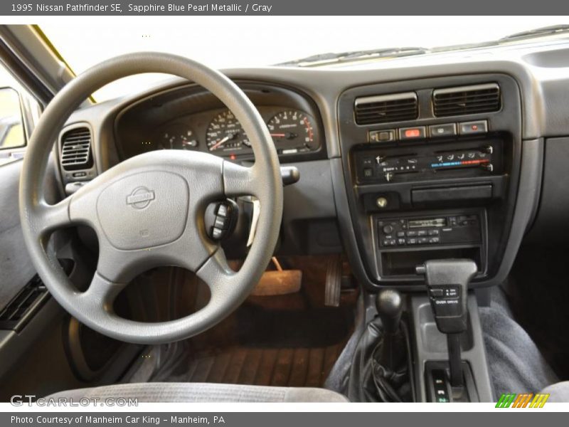 Sapphire Blue Pearl Metallic / Gray 1995 Nissan Pathfinder SE