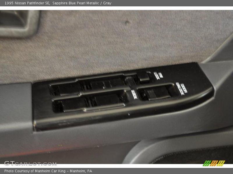 Sapphire Blue Pearl Metallic / Gray 1995 Nissan Pathfinder SE