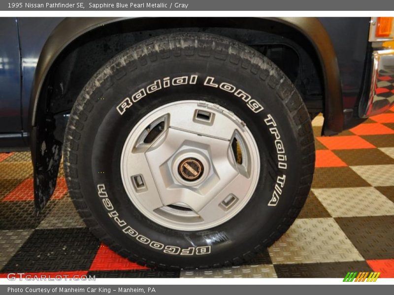 Sapphire Blue Pearl Metallic / Gray 1995 Nissan Pathfinder SE